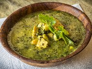 Рецепта Пилешка супа със спанак, картофи и пащърнак